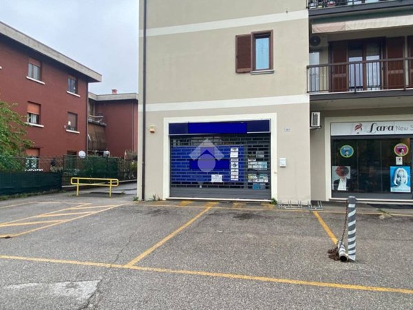 negozio in vendita a Montichiari in zona Rò