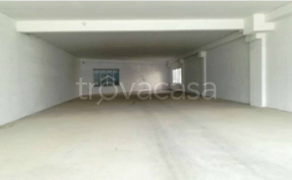 locale commerciale in vendita a Montichiari