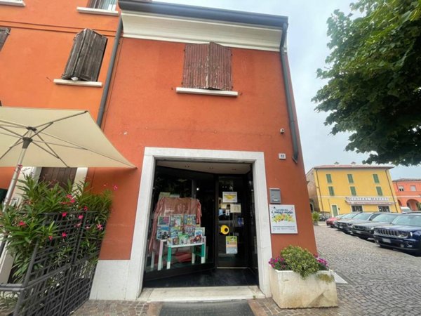 negozio in vendita a Montichiari in zona Rò