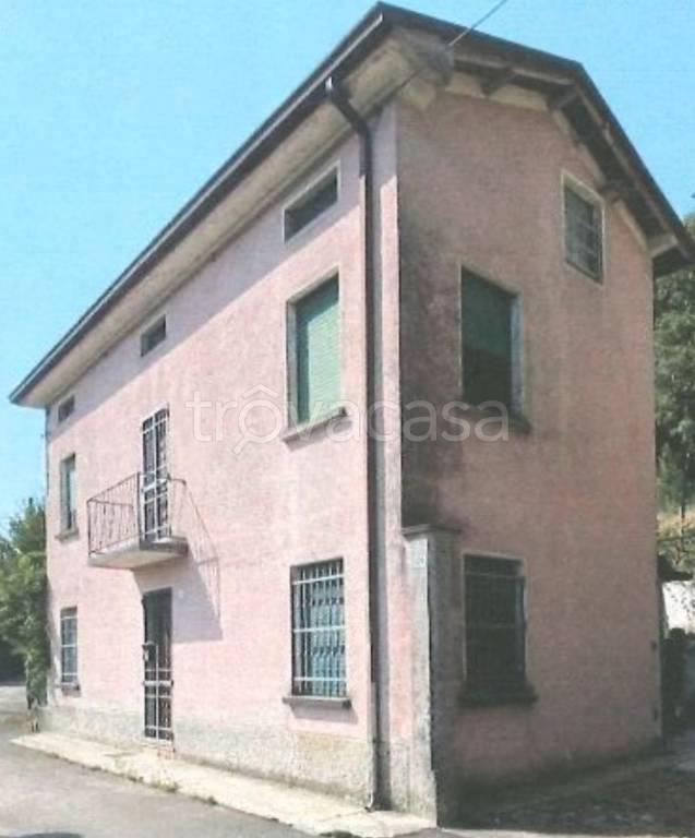 casa indipendente in vendita a Montichiari in zona Centro Storico