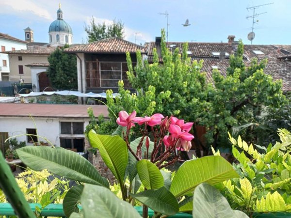 casa indipendente in vendita a Montichiari in zona Centro Storico
