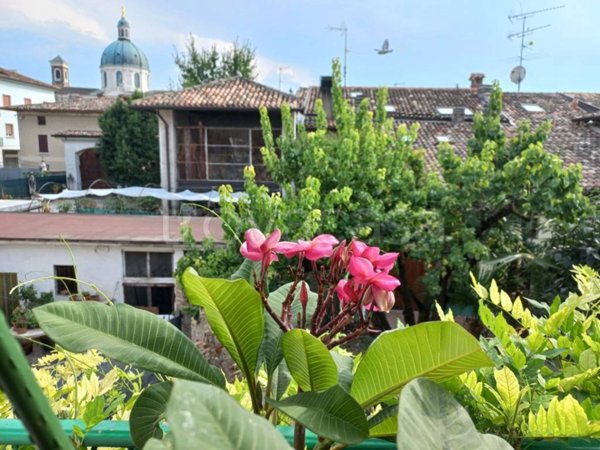 casa indipendente in vendita a Montichiari in zona Centro Storico