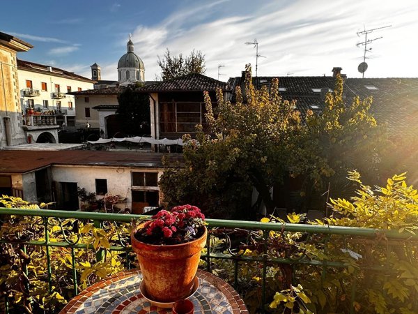 casa indipendente in vendita a Montichiari in zona Centro Storico