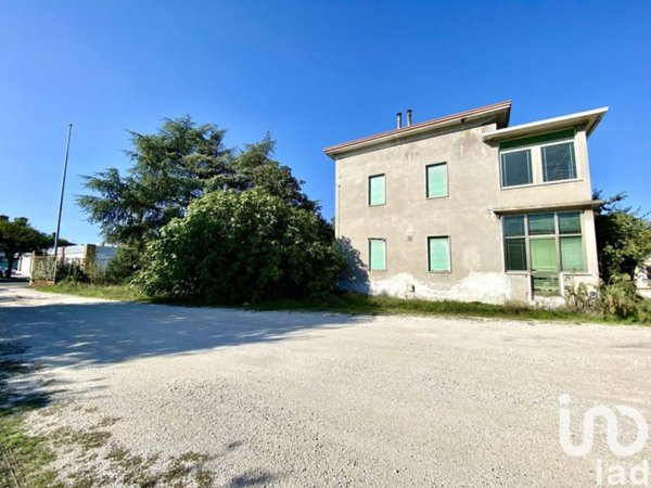 casa indipendente in vendita a Montichiari in zona Centro Storico