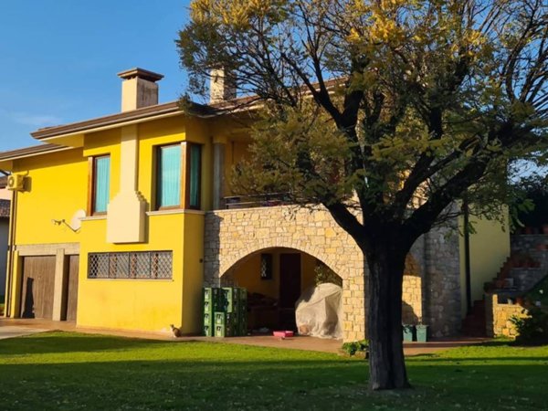 casa indipendente in vendita a Montichiari in zona Sant'Antonio