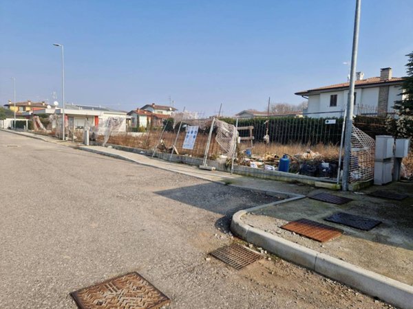 terreno edificabile in vendita a Montichiari in zona Sant'Antonio