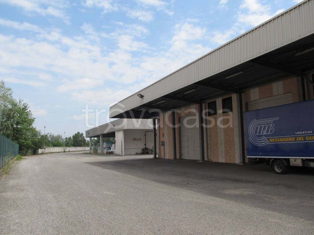 locale commerciale in vendita a Montichiari