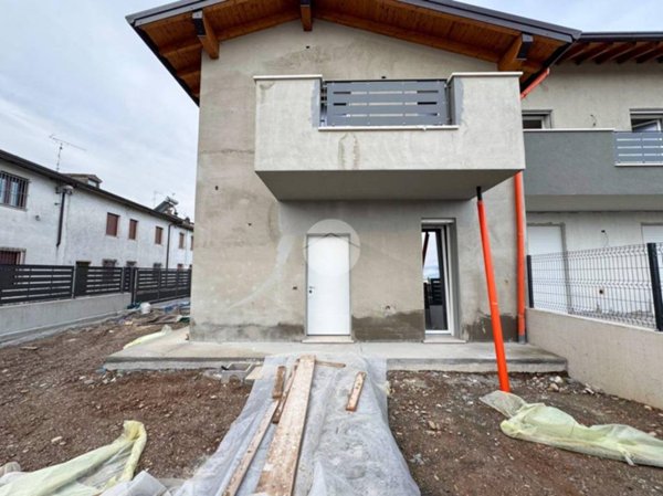 casa indipendente in vendita a Montichiari in zona Rò
