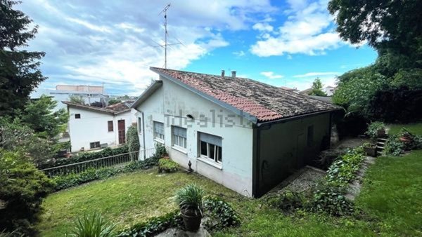 casa indipendente in vendita a Montichiari in zona Centro Storico