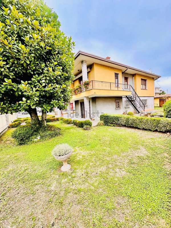 casa indipendente in vendita a Montichiari in zona Centro Storico