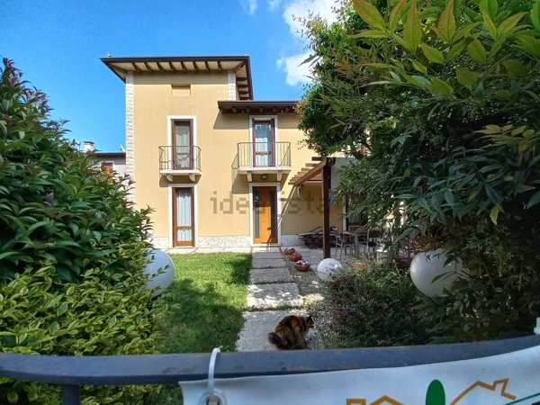 casa indipendente in vendita a Montichiari in zona Sant'Antonio