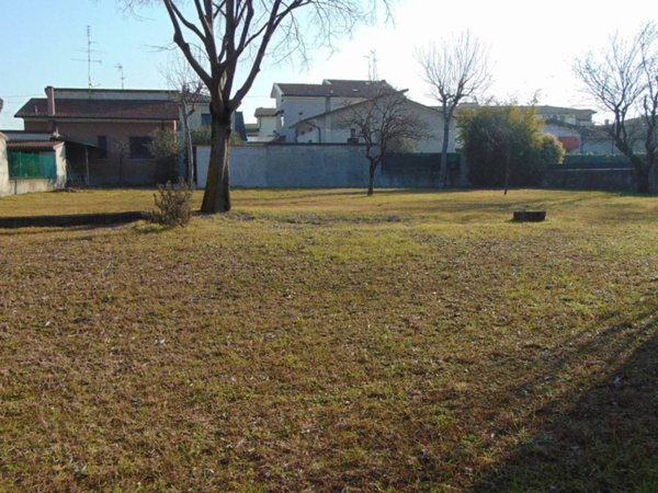 terreno edificabile in vendita a Montichiari in zona Rò