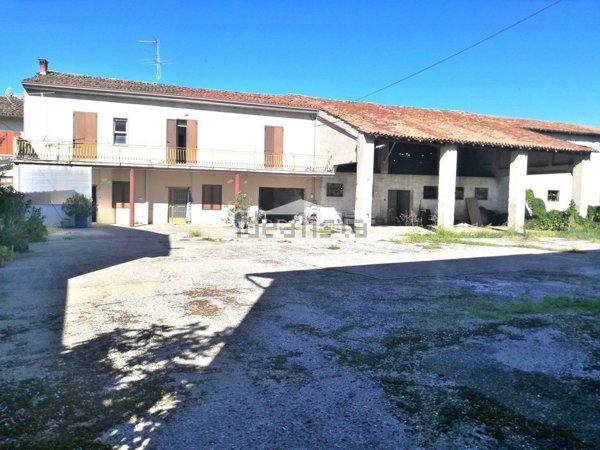 casale in vendita a Montichiari in zona Novagli