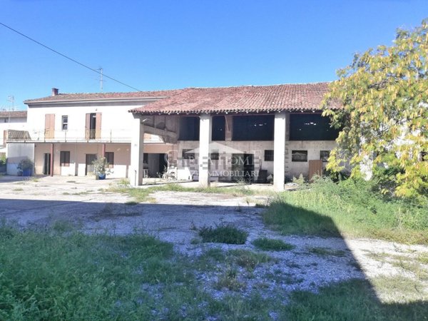 casale in vendita a Montichiari in zona Novagli