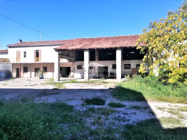 casale in vendita a Montichiari in zona Novagli