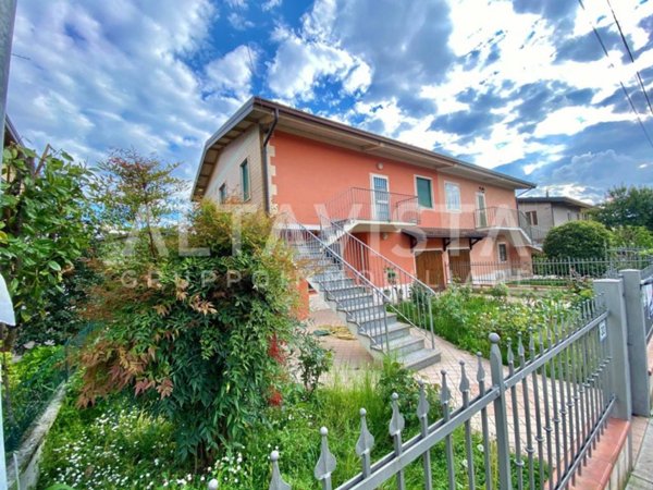 casa indipendente in vendita a Montichiari in zona Rò