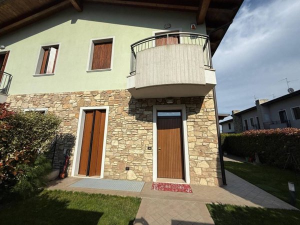 casa indipendente in vendita a Montichiari in zona Rò