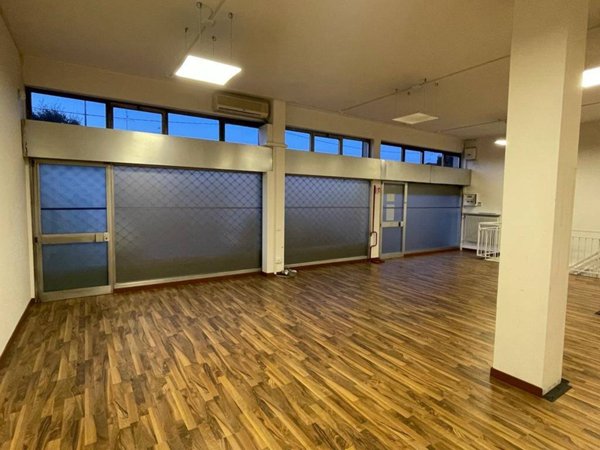 negozio in vendita a Montichiari in zona Rò