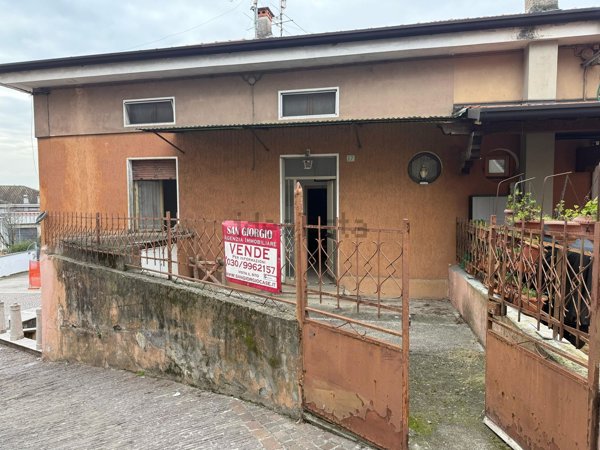 casa indipendente in vendita a Montichiari in zona Rò