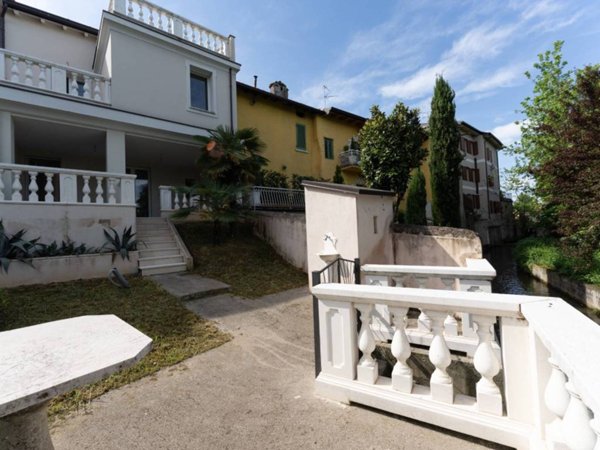 casa indipendente in vendita a Montichiari in zona Rò