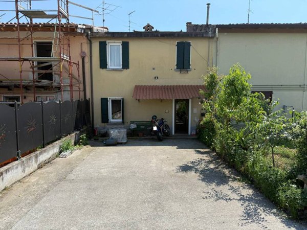 casa indipendente in vendita a Montichiari in zona Sant'Antonio