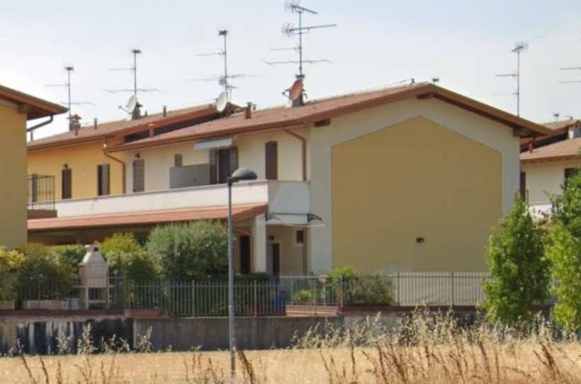 casa indipendente in vendita a Montichiari in zona Rò