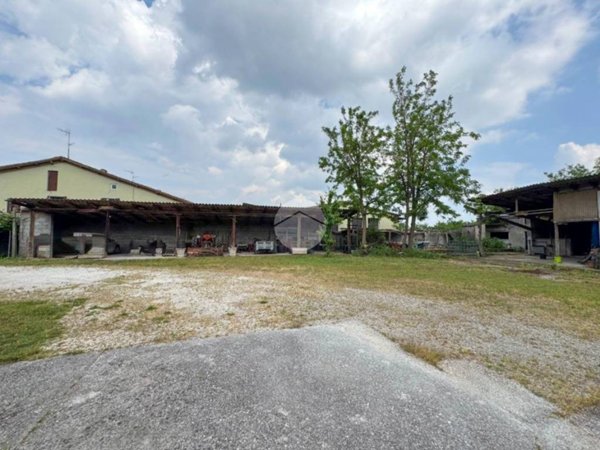 casa indipendente in vendita a Montichiari in zona Sant'Antonio