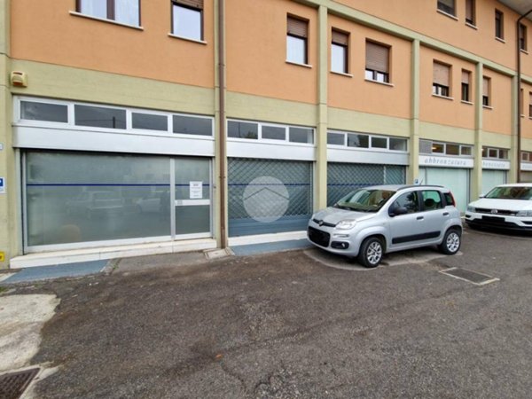 negozio in vendita a Montichiari in zona Rò