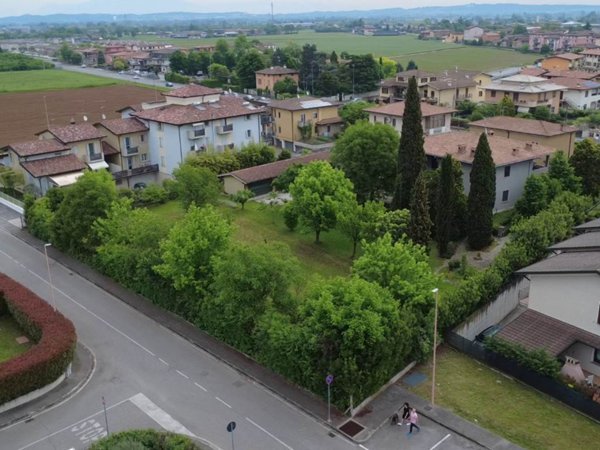 villa in vendita a Montichiari in zona Rò