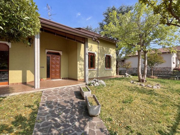 casa indipendente in vendita a Montichiari in zona Sant'Antonio
