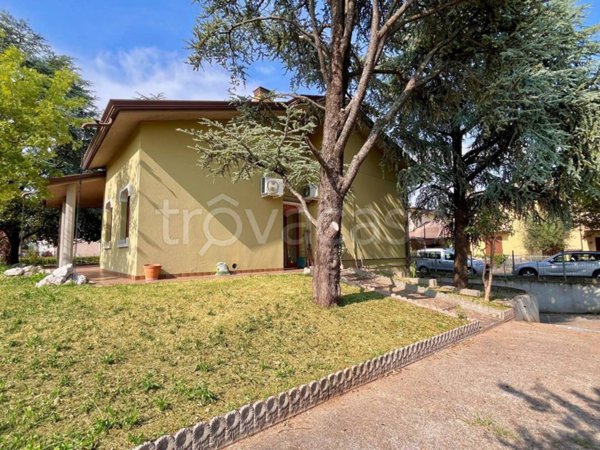 casa indipendente in vendita a Montichiari in zona Santa Giustina