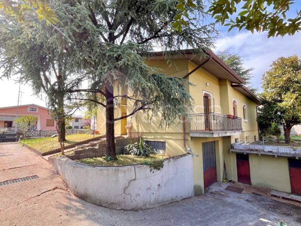 casa indipendente in vendita a Montichiari in zona Santa Giustina