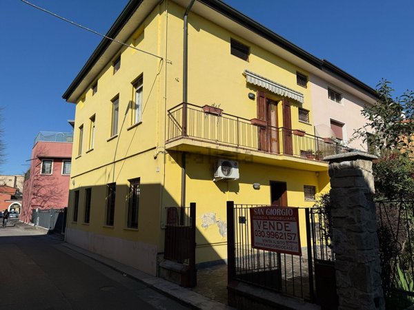 casa indipendente in vendita a Montichiari in zona Centro Storico