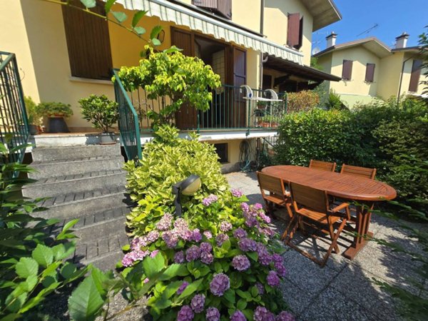 casa indipendente in vendita a Montichiari in zona Rò