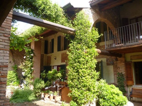 casa indipendente in vendita a Montichiari in zona Rò