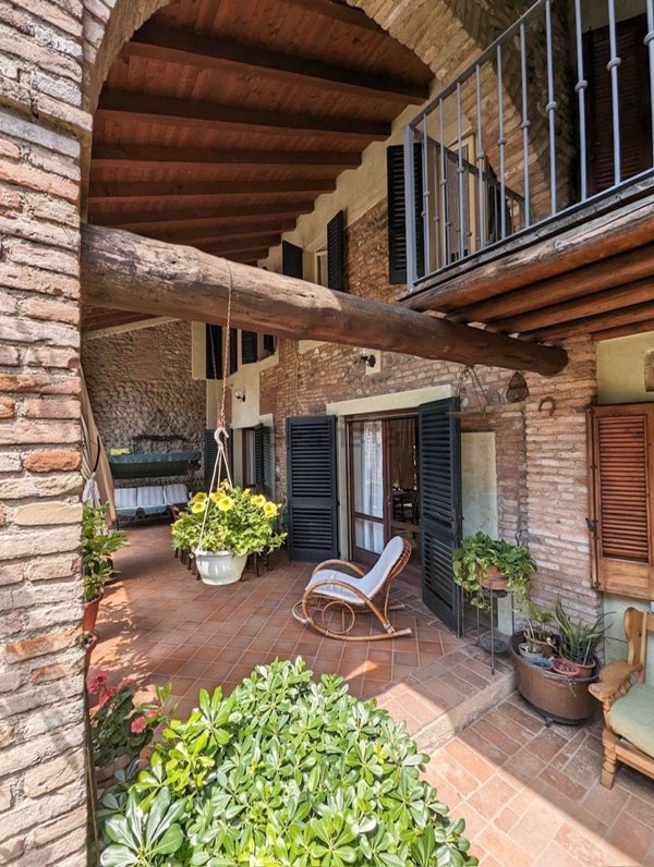 casa indipendente in vendita a Montichiari in zona Centro Storico