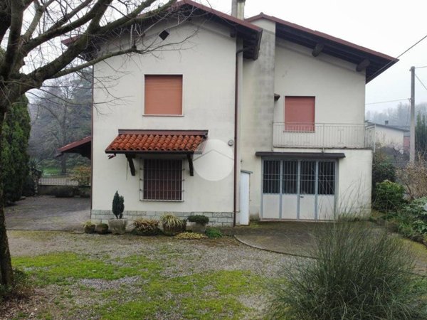casa indipendente in vendita a Montichiari in zona Rò