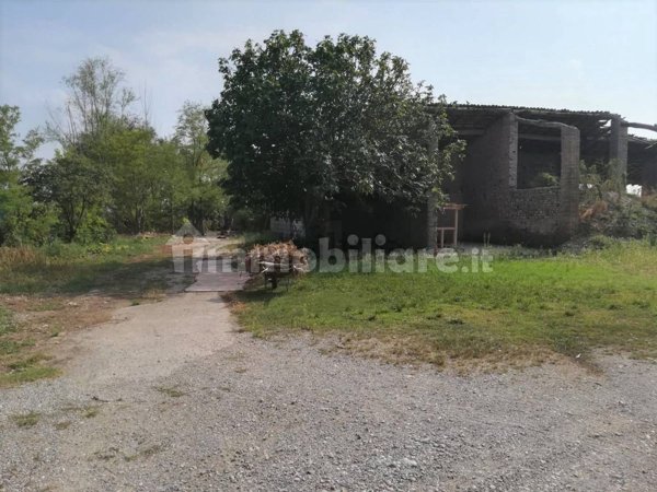 casale in vendita a Montichiari in zona Sant'Antonio