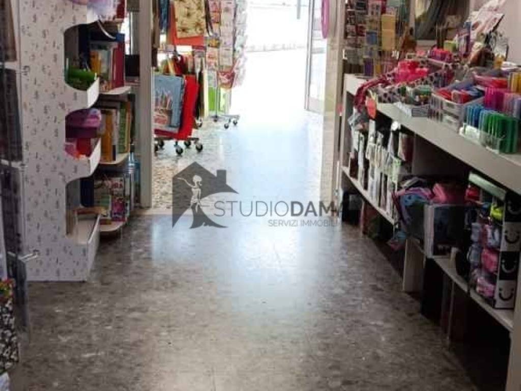 negozio in vendita a Montichiari in zona Centro Storico