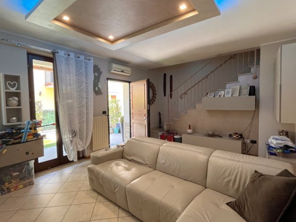 casa indipendente in vendita a Montichiari in zona Centro Storico