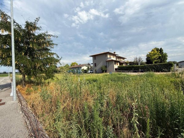 casa indipendente in vendita a Montichiari in zona Rò