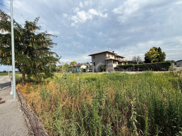 casa indipendente in vendita a Montichiari in zona Chiarini