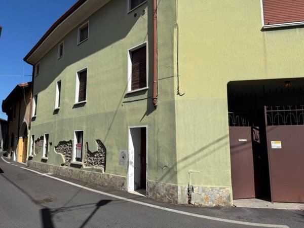 intera palazzina in vendita a Montichiari in zona Rò