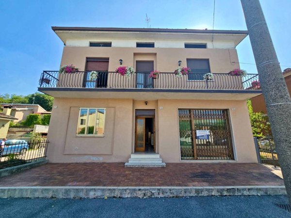 appartamento in vendita a Montichiari in zona Rò