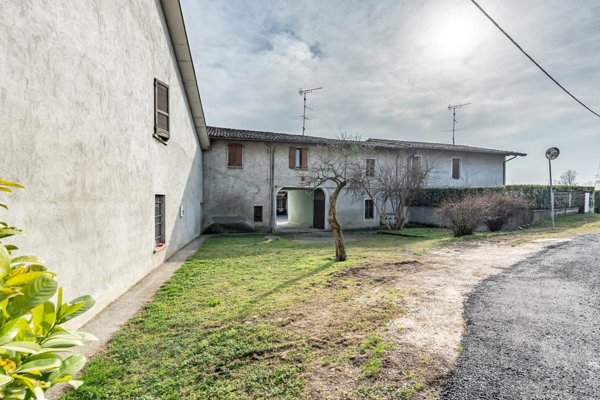 casa indipendente in vendita a Montichiari in zona Rò