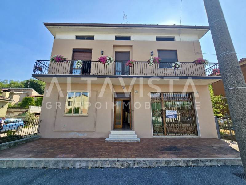 appartamento in vendita a Montichiari in zona Centro Storico