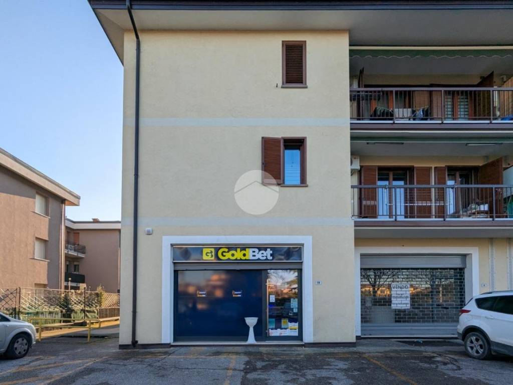 negozio in vendita a Montichiari in zona Rò