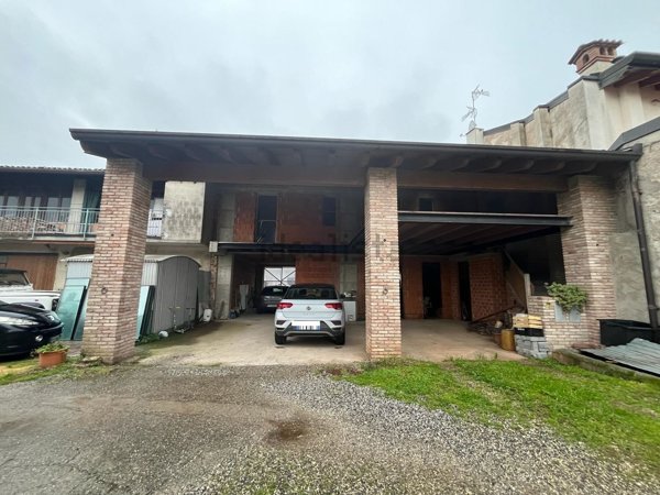appartamento in vendita a Montichiari in zona Rò