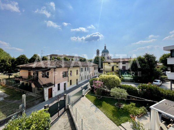 casa indipendente in vendita a Montichiari in zona Rò