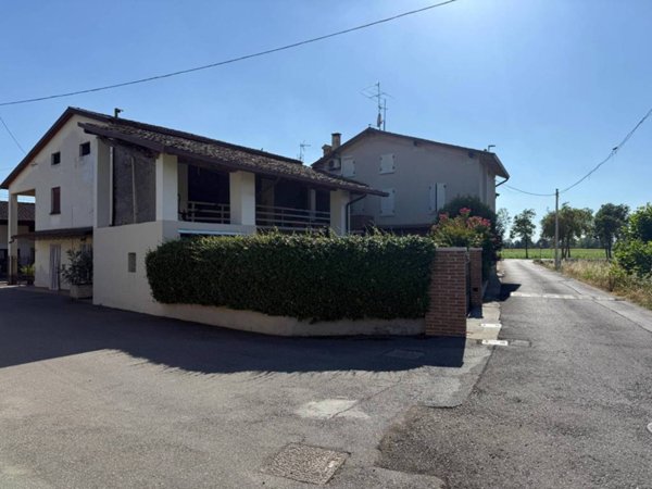 casa indipendente in vendita a Montichiari in zona Sant'Antonio